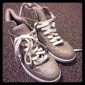 Steve Madden' Sneaker! Supper shiny!