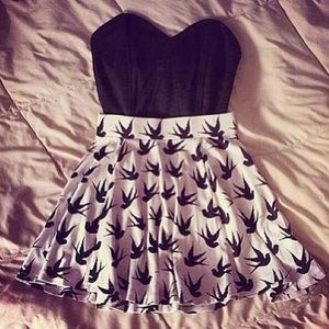 🎉 HOST PICK 🎉 H&M Bird Skater Skirt