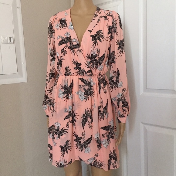 ⭐️5 star rated! 💥HANNAH peach & floral dress - Picture 4 of 7