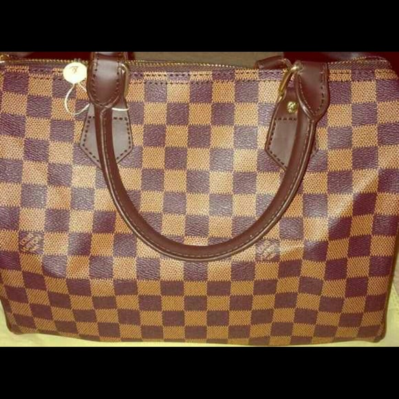LV Damier 30