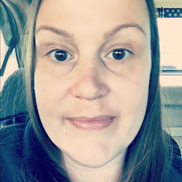 Meet your Buyer/Seller, Hollie - Picture 2 of 4