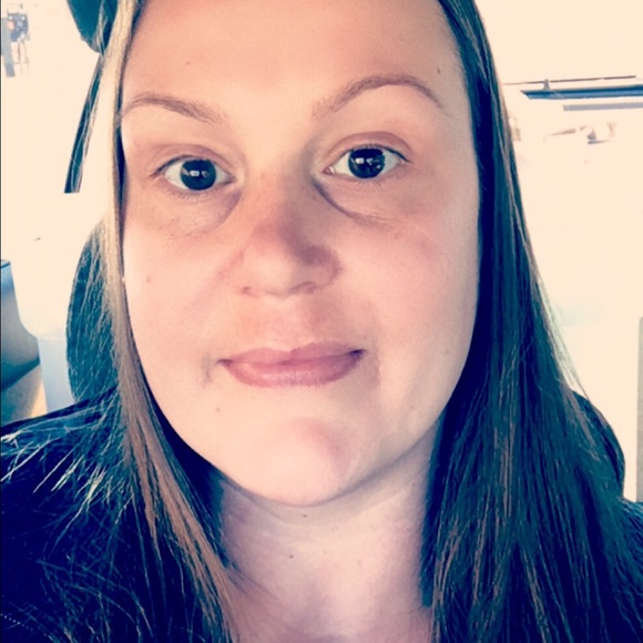 Meet your Buyer/Seller, Hollie - Picture 3 of 4