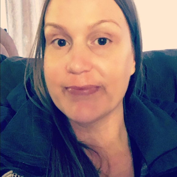 Meet your Buyer/Seller, Hollie - Picture 4 of 4