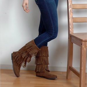 Minnetonka Calf Hi 3-Layer Fringe Boot Size 7