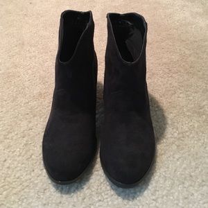 black ankle boots size 6