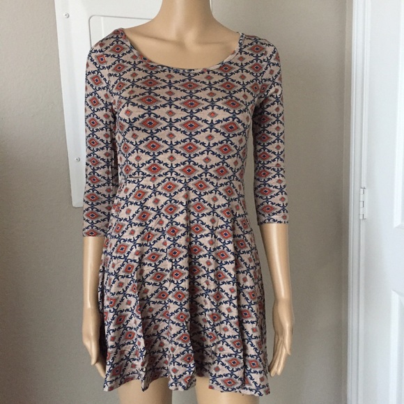 ⭐️5 Star Rated! VALLERIA taupe geometric dress - Picture 2 of 4