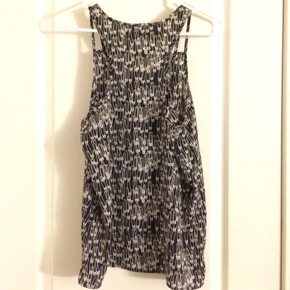 ๐ซSOLD๐ซ Black Tanktop with Safety Pin Design - Picture 2 of 4