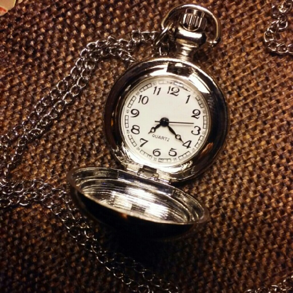 Frozen pendant watch with free necklace - Picture 2 of 5