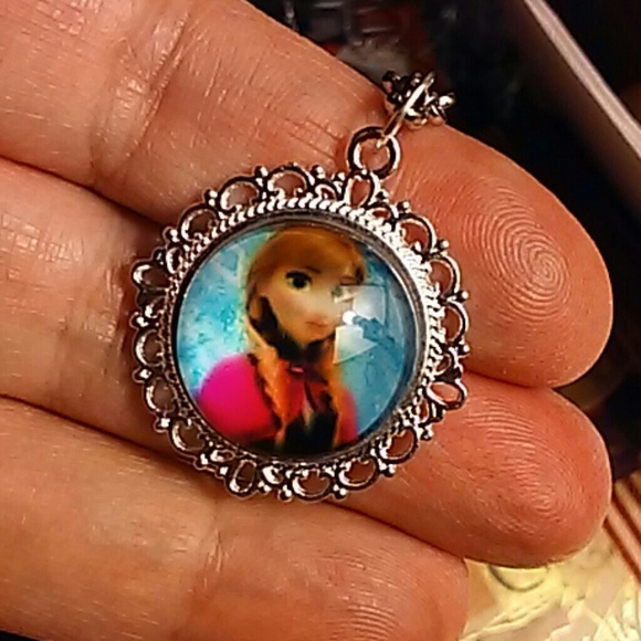 Frozen pendant watch with free necklace - Picture 4 of 5