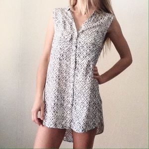 ✖️ SOLD ✖️ H&M printed sleeveless shirt