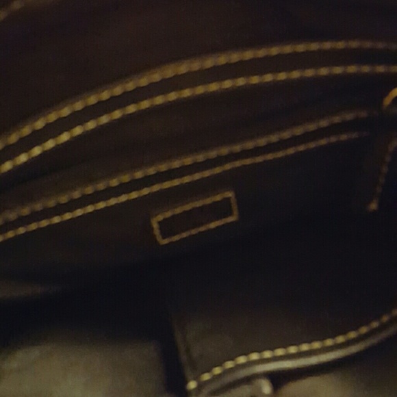 NWOT SALE🎉 CHAPSCrossbody bag,LTHER TRIM - Picture 3 of 3