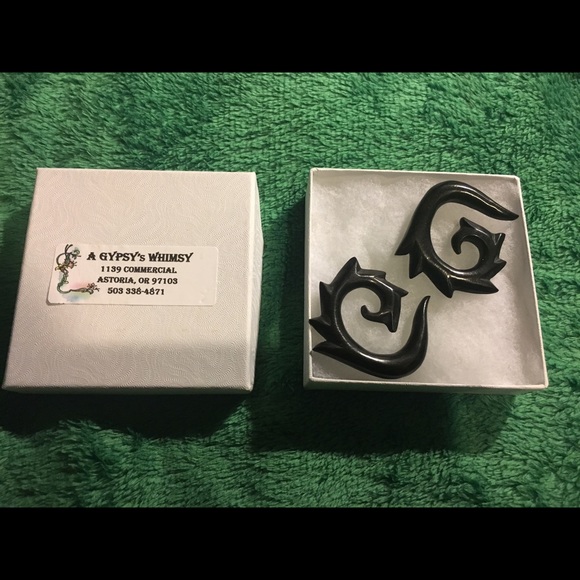 00 Gauge Beautiful Ebony Wood Ear Jewelry UNUSED - Picture 2 of 2