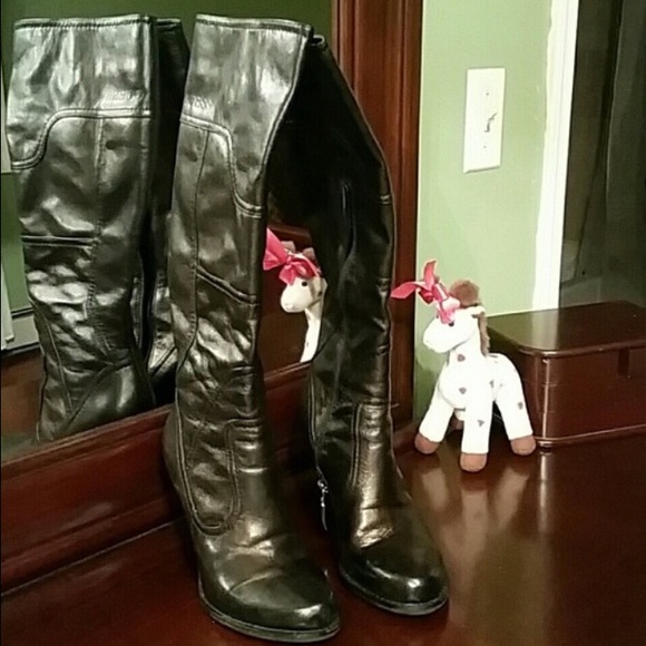 Guess Pozine Boot.. must sell or giving away! - Picture 3 of 3