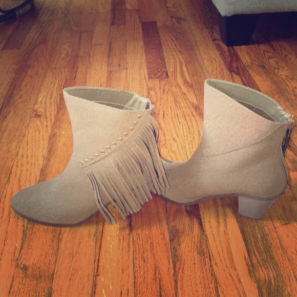 NEVER WORN! Size 7.5 tan booties!