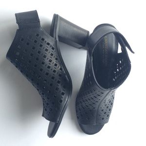 Cute black peep toe chunky heels!