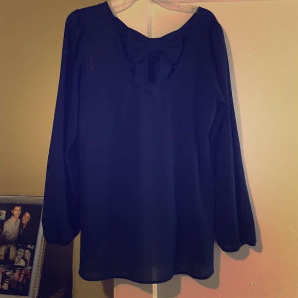 Navy blue top perfect for a night out!
