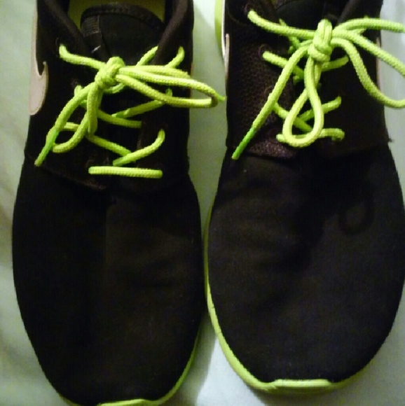 Like new black suede roshes with neon sole - Picture 2 of 3