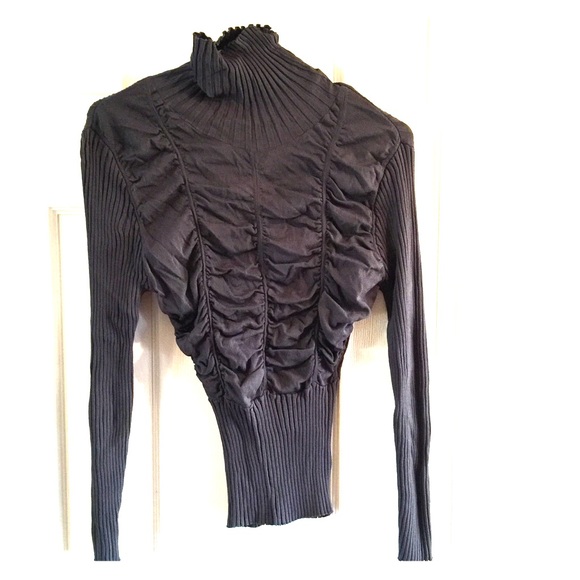 Grey long sleeve shirt.