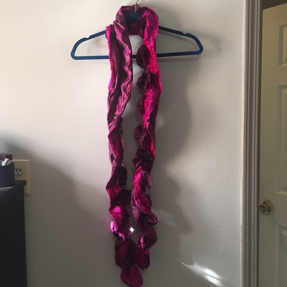 Violet ruffle scarf - Picture 2 of 4