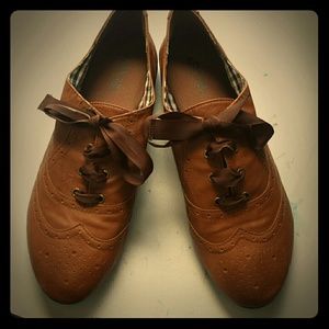Vintage Oxford type flats