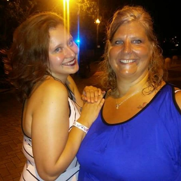 Meet your Posher, Emily - Picture 3 of 4