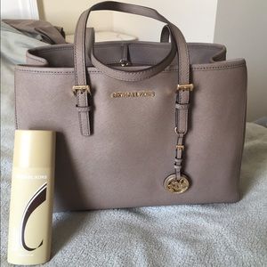 Michael Kors Jet Set tote ❣ taupe