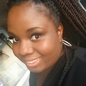 Meet your Posher, Caitlin