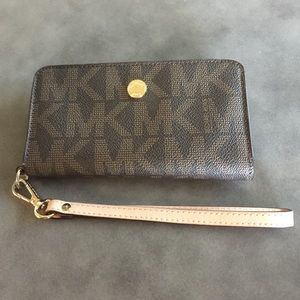 Michael Kors wristlet