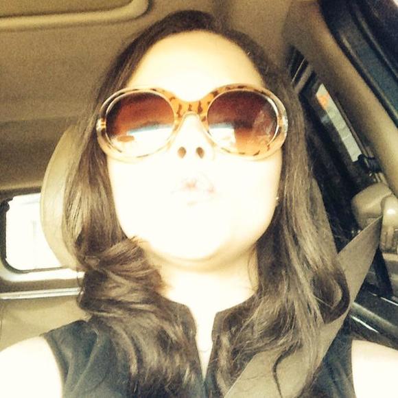 Meet your Posher, Pamela - Picture 2 of 2