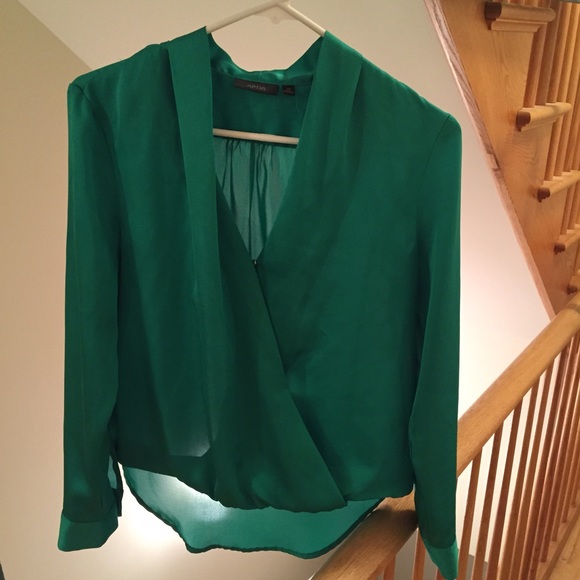 APT 9 Kelly Green Silky Top