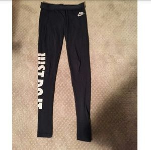 Black Nike workout leggings
