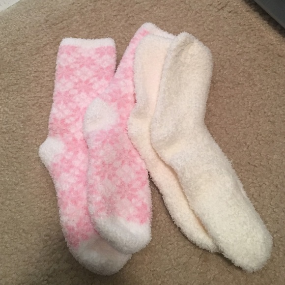 NEVER WORN⭐️2 Pair of fuzzy socks
