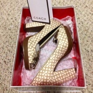 Chunky coach heel