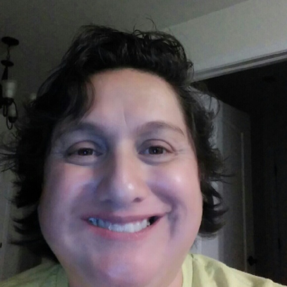 Meet your Posher, Elaine