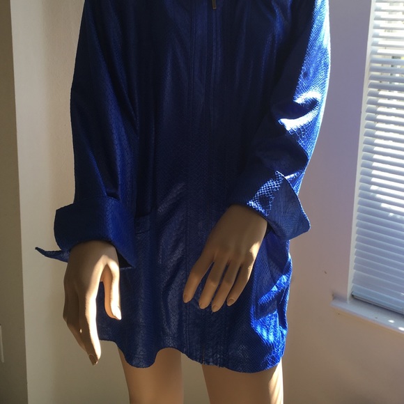 Women's Jacket - Picture 2 of 4