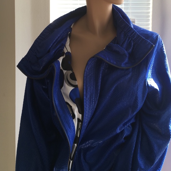 Women's Jacket - Picture 4 of 4