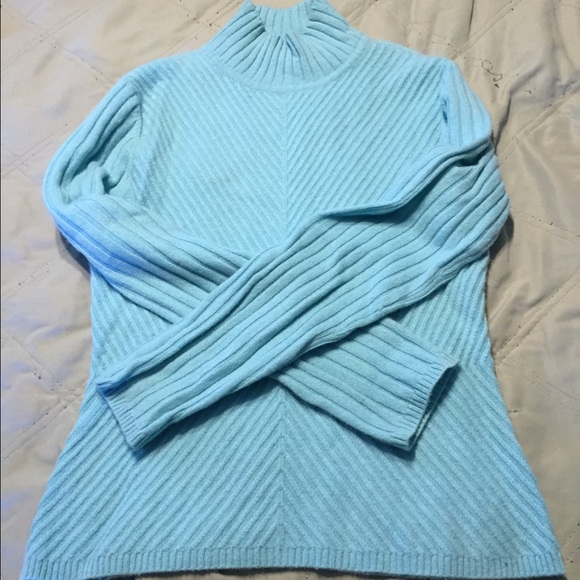 Cashmere pullover sweater.