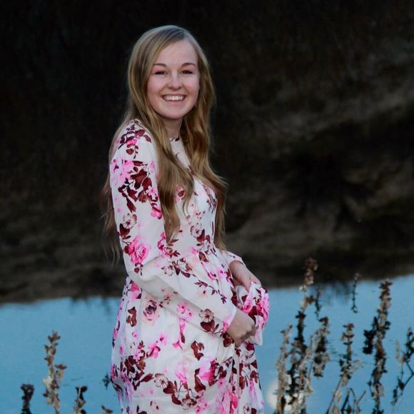 Meet your Posher, Paige - Picture 1 of 1