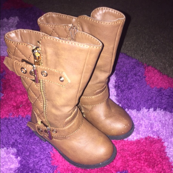 Toddler size 6 boots