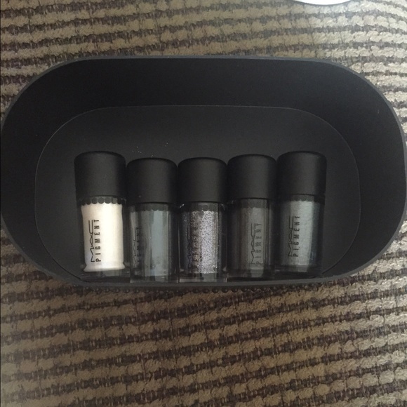 Mac pigments