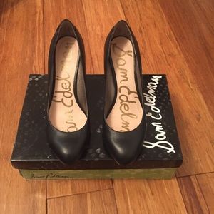 Black leather Sam Edelman pump