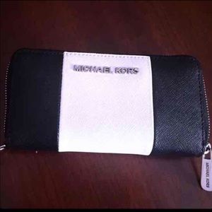 Michael Kors Jet Set zip wallet
