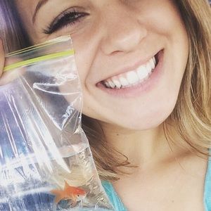 Meet your Posher, Alexis