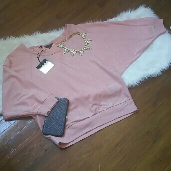 NWT Guess cute shimmering top.