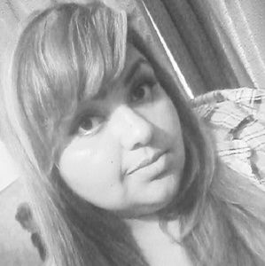 Meet your Posher, Adela