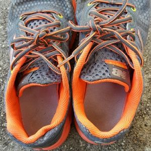 New Balance tennis shoes