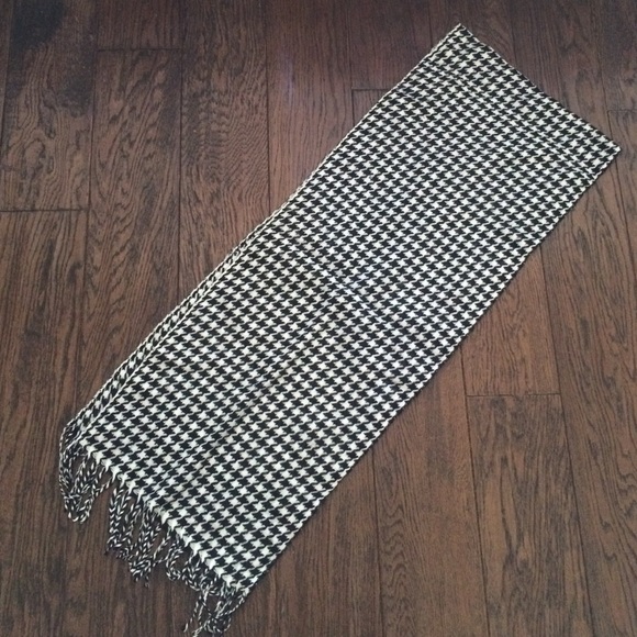 Argyle Black and White Warm Scarf - Picture 1 of 2