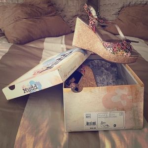 Mudd platform sandals.