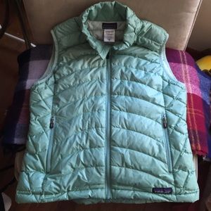 Women's M Patagonia light green down puffer vest