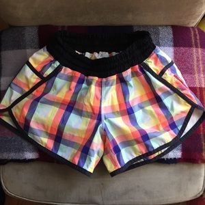 Sz 4 2013 Lululemon Seawheeze Track Attack shorts